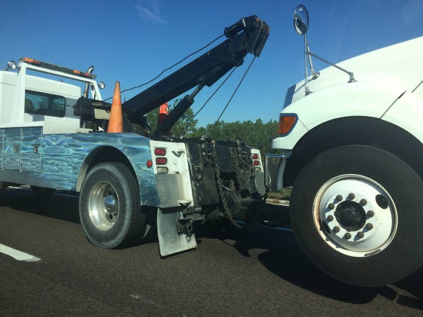 Expert Calgary Towing Truck Services Available Day and Night